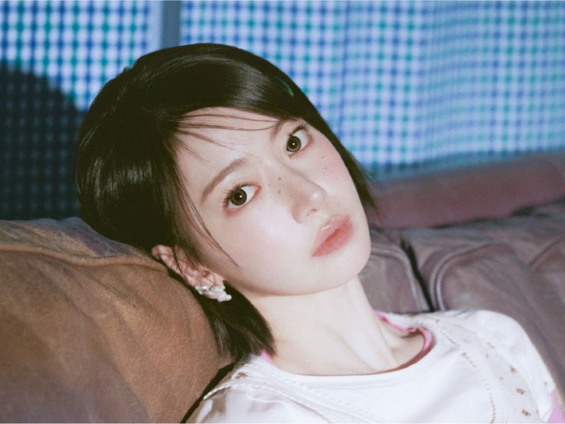 르세라핌, 정규 2집 세 번째 비주얼 콘셉트 공개…다섯 멤버의 끈끈한 자매애