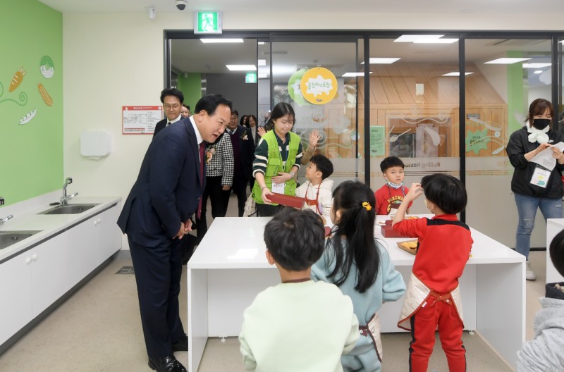 이권재 국민의힘 오산시장 후보가 영유아를 위한 미래형 놀이·교육 공간 조성ㅡㄹ 하겠다고 말했다./선거캠프