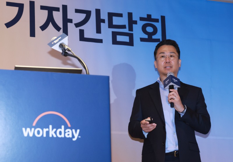 발표하고있는 워크데이코리아 허정열 지사장