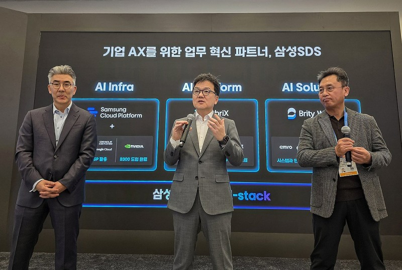 이호준 삼성SDS 클라우드서비스사업부장(부사장), 이준희 삼성SDS 사장, 송해구 솔루션사업부장(부사장)이 7일 열린 미국 라스베이거스 CES 2026 삼성SDS 프라이빗 부스에서 열린 기자 간담회에서 답변하고 있다. 사진=삼성SDS