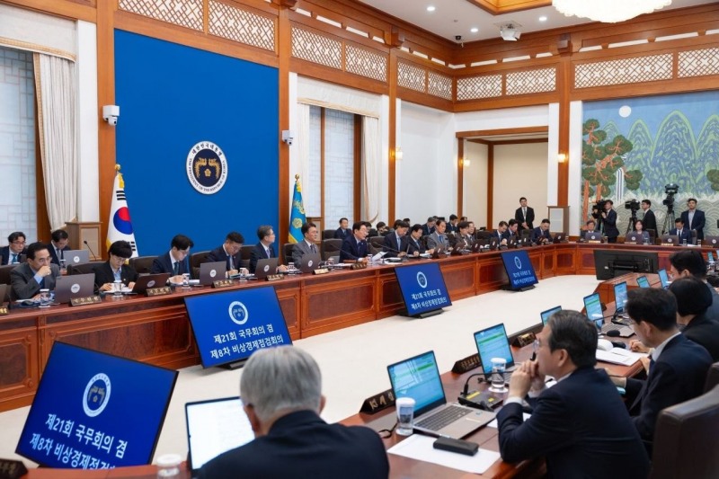 사진=지난 12일 청와대에서 열린 2026년도 제21회 국무회의 겸 제8차 비상경제점검회의