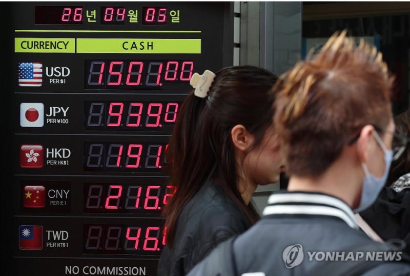 원-달러 환율이 15일 서울 외환시장에서 9.8원 오르며 한달 만에 1500원을 돌파했다. 사진=연합뉴스