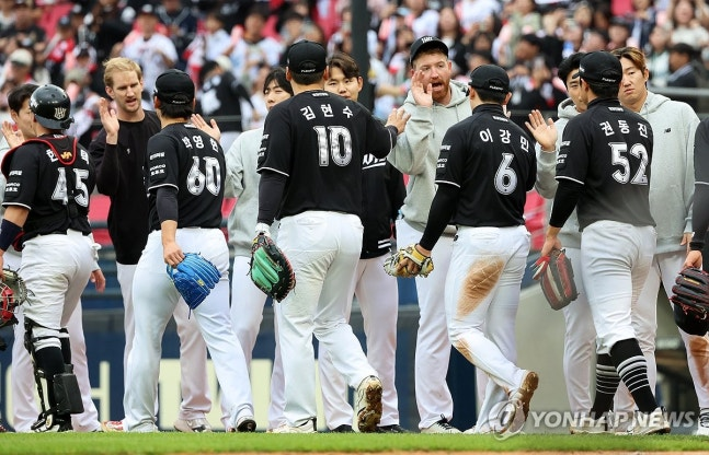 1위 kt wiz 선수들 / 사진=연합뉴스