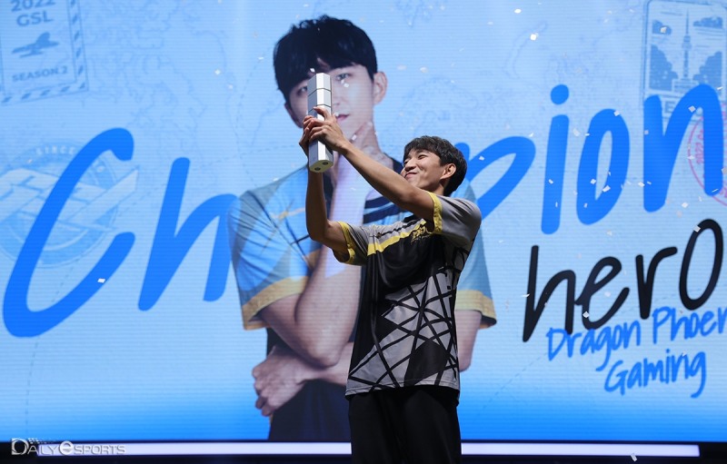 '히어로' 김준호, 신희범 꺾고 2026 GSL 시즌1 우승