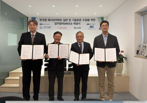 (왼쪽부터) 간삼건축 이혁 부문대표, 한미글로벌 오원규 기술총괄 전무, 보미건설 김학현 대표이사, 한국패시브건축협회 김석환 본부장/개운산마을 가로주택정비사업조합