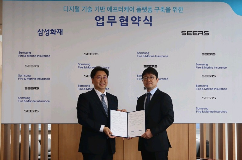 삼성화재 헬스케어사업팀장 이해성 상무(왼쪽)와 씨어스 이영신 대표(오른쪽)가 디지털 헬스케어 공동사업 추진을 위한 업무협약식에 참석했다./삼성화재