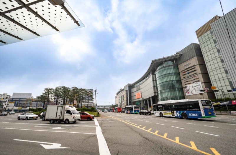 도심복합형으로 사업을 추진하는 수원역 전경./수원시