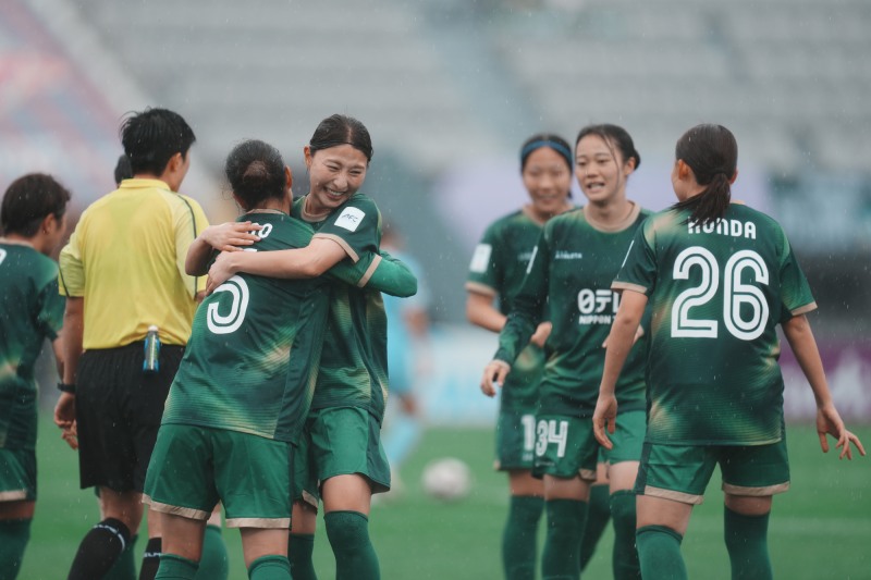 내고향(흰색)과 도쿄 베르디(녹색)의 조별리그 경기 장면. / 사진=연합뉴스