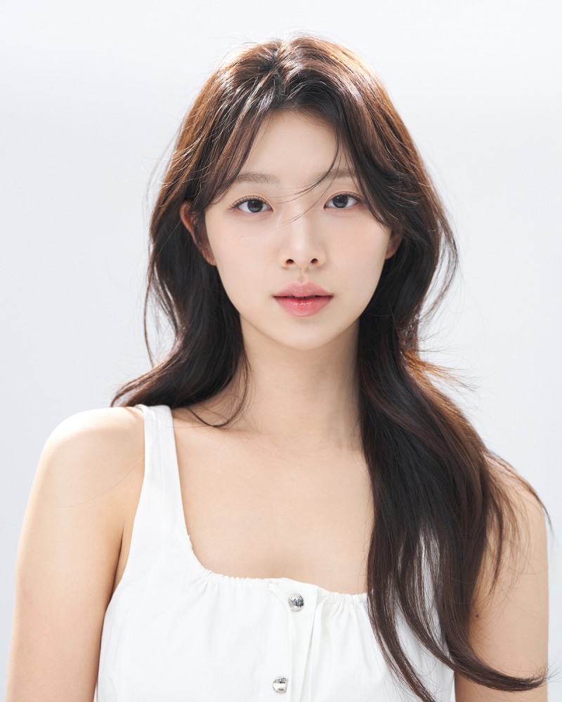 박솔라, 초록뱀엔터테인먼트 전속계약 체결…‘가족관계증명서’ 캐스팅 ‘겹경사’