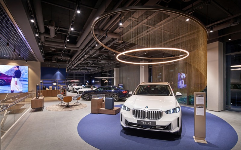 BMW 경험을 제공하는 삼천리 모터스 동탄 전시장 내경