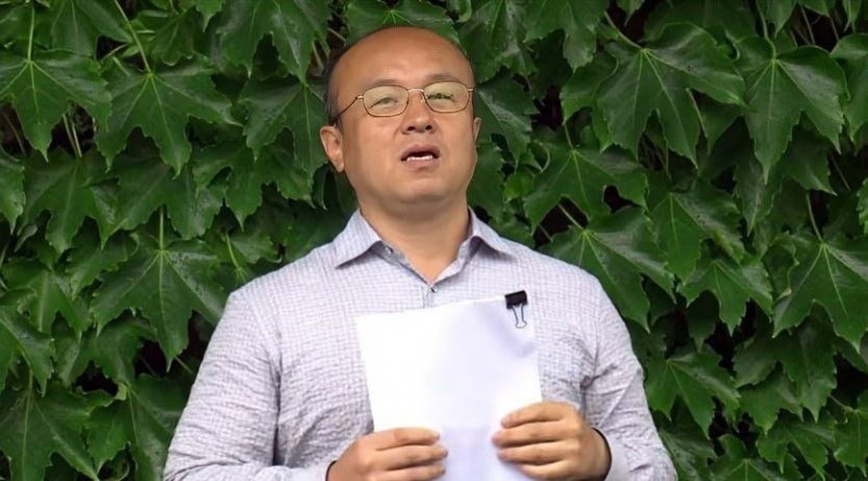 삼성전자 주주단체인 대한민국 주주운동본부가 21일 서울 용산구 이재용 삼성전자 회장 자택 인근에서 집회를 열고 삼성전자 노사의 잠정 합의안에 위법 소지가 있다고 주장했다