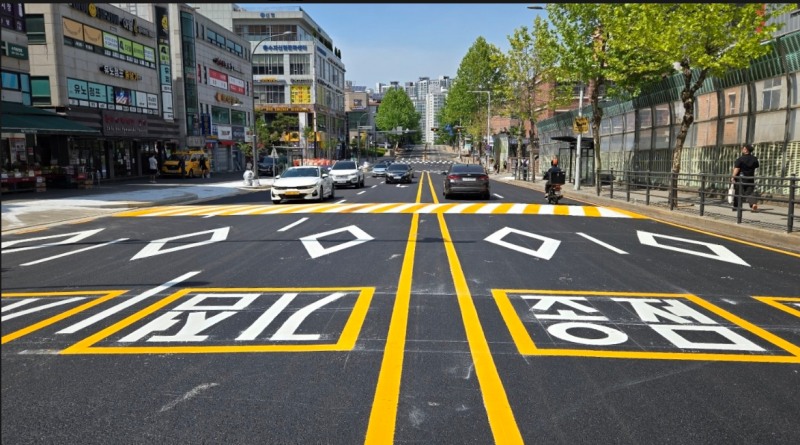 용인특례시는 도시개발사업과 연계해 도로망을 구축했다. 수지구 풍덕천동 일원에 준공된 변속차로 /용인시