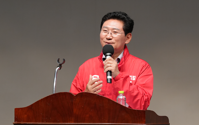 이상일 용인시장 후보가 22일 경기도박물관 뮤지엄 아트홀에서 열린 용인시사회복지협의회와 용인시사회복지사협회 공동주최 사회복지정책 발표 토론회에 참석해 발언을 하고있다./선거캠프
