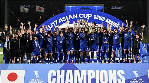 우승 차지한 일본 17세 이하(U-17) 축구대표팀. / 사진=연합뉴스