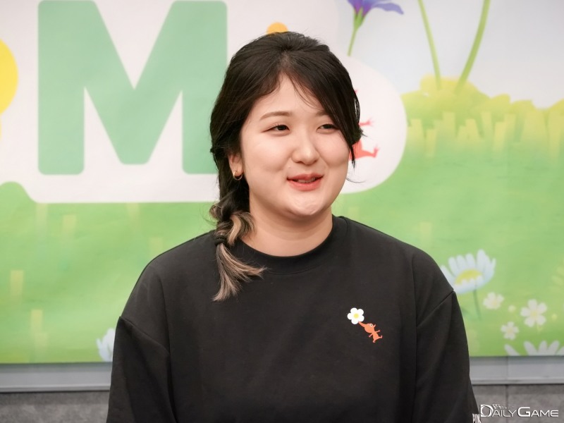 실제로 거리를 걸으며 어떤 감정을 느낄지를 중심으로 게임을 설계한다는 스다 히유키 디자이너.