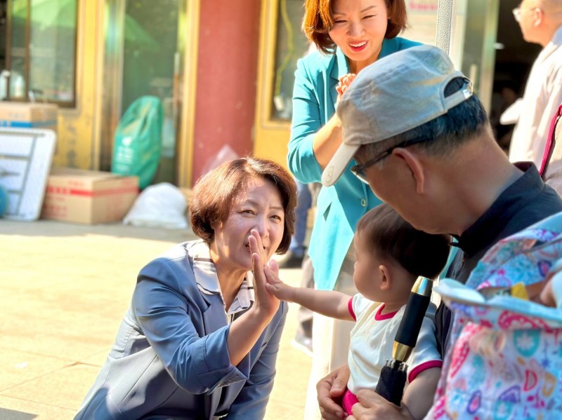 추미애 경기도지사 후보의 청계사 방문 모습./추추캠프