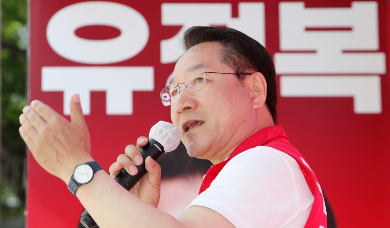 유세에서 지지를 호소하고 있는 유정복 인천시장 후보. /정복캠프