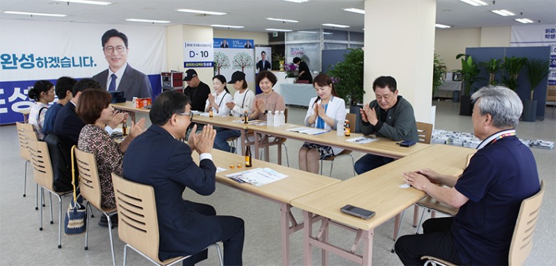 한국소상공인자영업자총연합회와의 정책 간담회 모습./학생성공캠프
