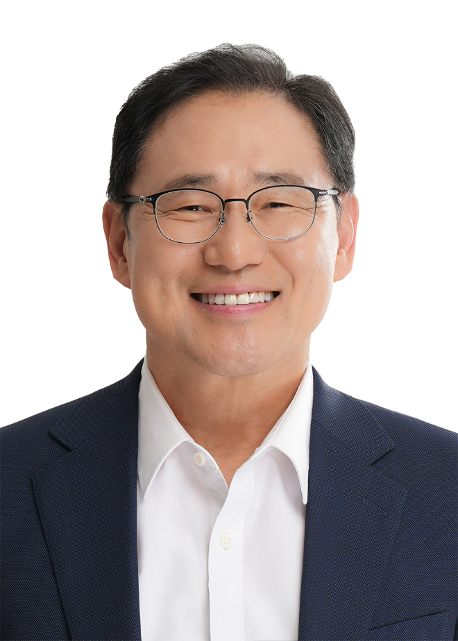 제13대 총장에 연임된 성신여대 이성근 총장. (사진제공=성신여대)