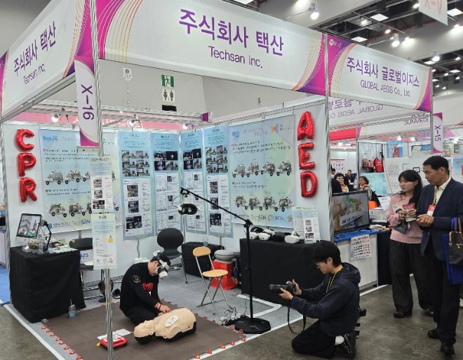 가톨릭관동대 권종산 교수(㈜택산 대표이사), 2026 국제 소방안전 박람회서 ‘MR 심폐소생술 교육시스템’ 공개. (사진제공=가톨릭관동대)