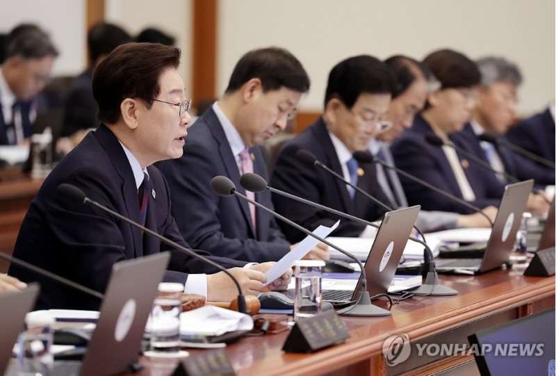 정부는 26일 이재명 대통령 주재로 국무회의에서 임대차 계약 기간이 남아있는 경우 매수자가 즉시 입주 어려운 점을 감안, 모든 주책에 유예를 해주기로 했다. 사진=연합뉴스