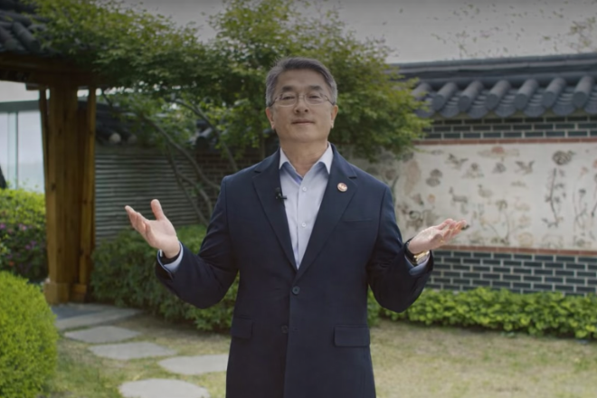 남궁 홍 삼성 E&A 대표이사가 회사 유튜브 채널을 통해 6월 2일 개최하는 ‘삼성 E&A 테크포럼’ 환영사를 하고 있다. 사진= 삼성 E&A 유튜브 동영상 갈무리