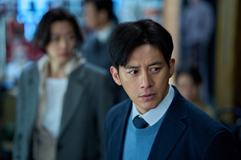 ‘군체’ 고수, 서사 포문 연 강렬한 존재감…정의-우정-인류애 트라이앵글 완성