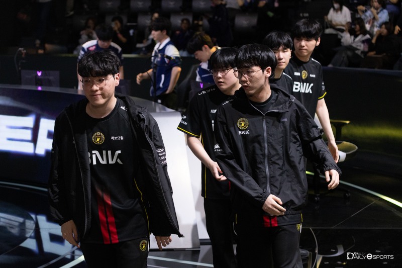 BNK 피어엑스.