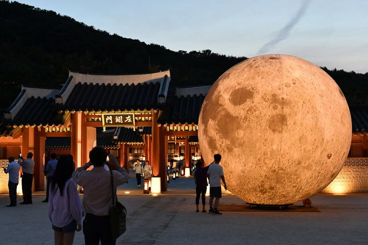 화성행궁 야간개장 모습. /수원시