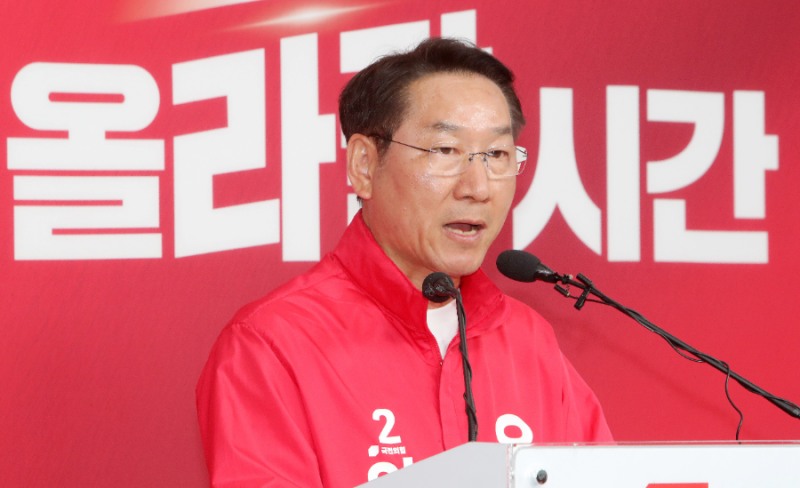 유정복 인천시장 후보가 28일 국민의힘 여의도 중앙당사에서 기자회견늘 하고 있다. /선거캠프