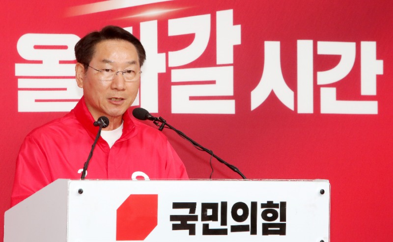 기자회견을 하고있는 유정복 인천시장 후보. /선거캡프