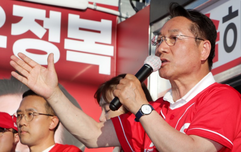 유세를 하고 있는 유정복 인천시장 후보. /정복캠프