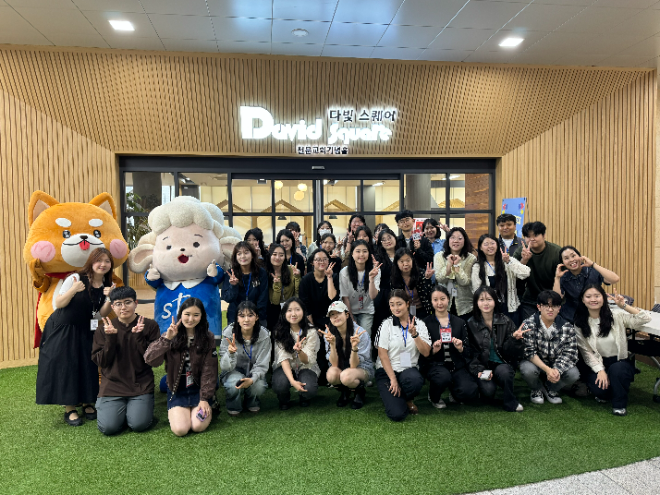 지난 5월20일, 2026학생모니터링단 연합행사 '혁고리즘 매칭소' 진행 단체사진. (사진제공=서울신학대학교)