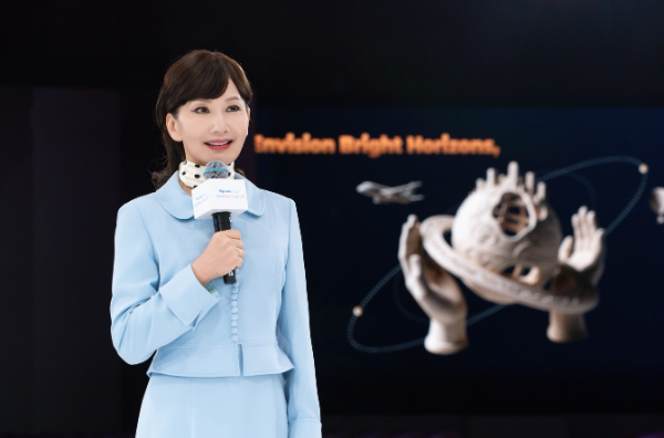 제인 순(Jane Sun) 트립닷컴 그룹 CEO가‘Envision 2026’ 현장에서 자사의 미래 비전을 설명하고 있다.