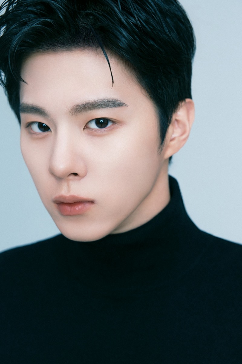 김우석, 새로운 프로필 공개…깊어진 아우라+단단해진 눈빛