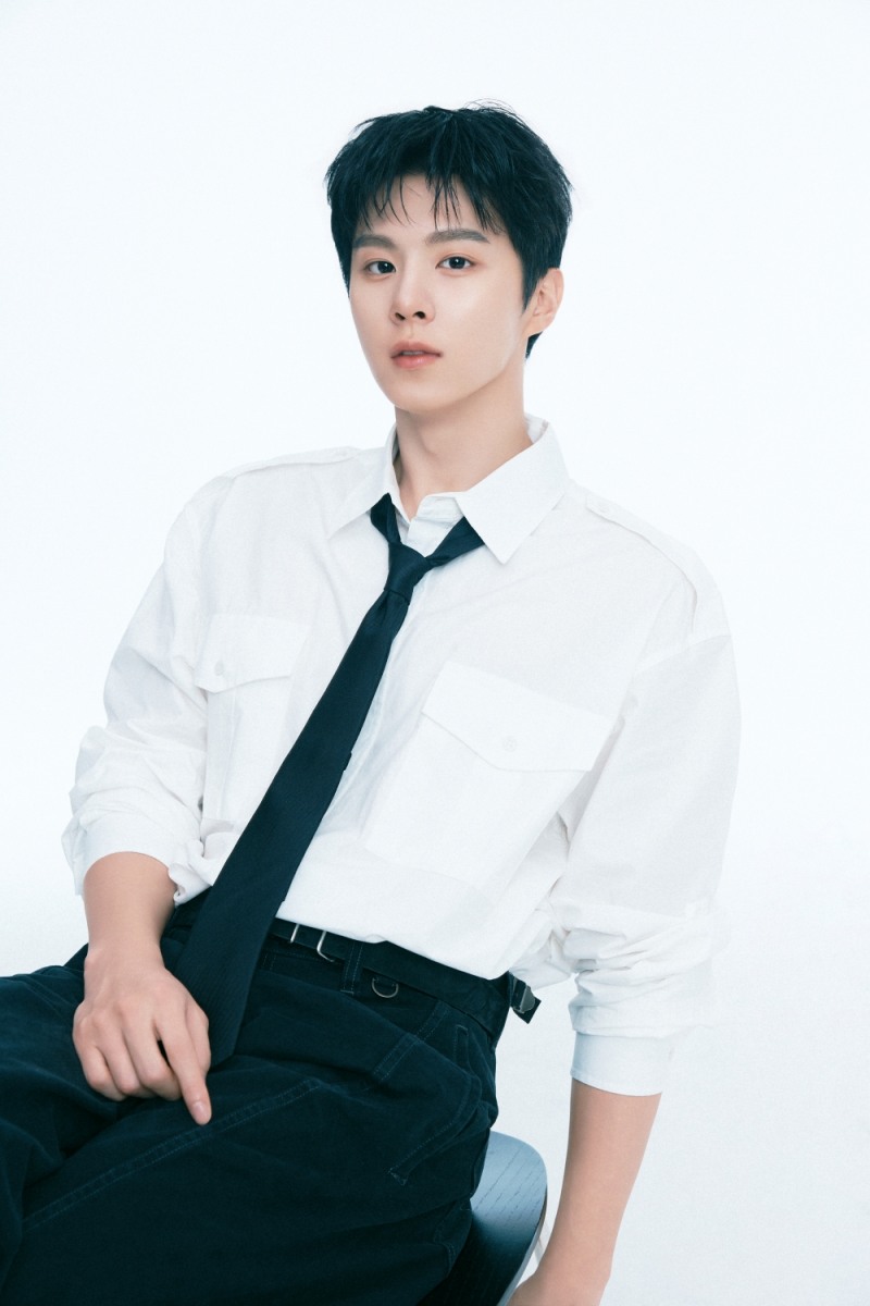 김우석, 새로운 프로필 공개…깊어진 아우라+단단해진 눈빛