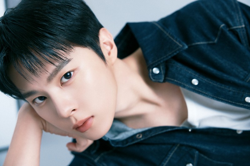 김우석, 새로운 프로필 공개…깊어진 아우라+단단해진 눈빛
