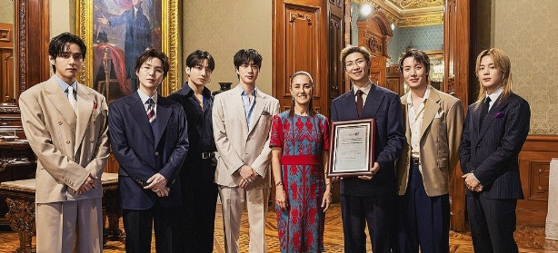 위 사진은 본문과 관계없습니다. 클라우디아 셰인바움 멕시코 대통령(가운데)와 BTS
