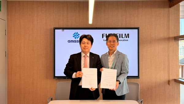 지미션 한준섭 대표(왼쪽)와 한국후지필름BI DXI 본부 조항근 본부장