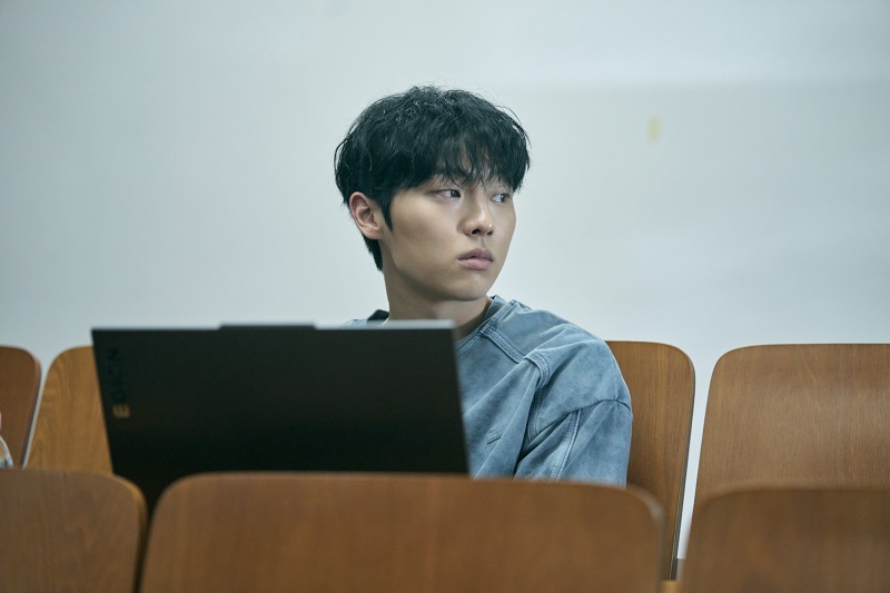 ‘맨 끝줄 소년’, 최민식X최현욱이 선보일 역대급 연기 앙상블…허문오&이강 캐릭터 스틸 공개