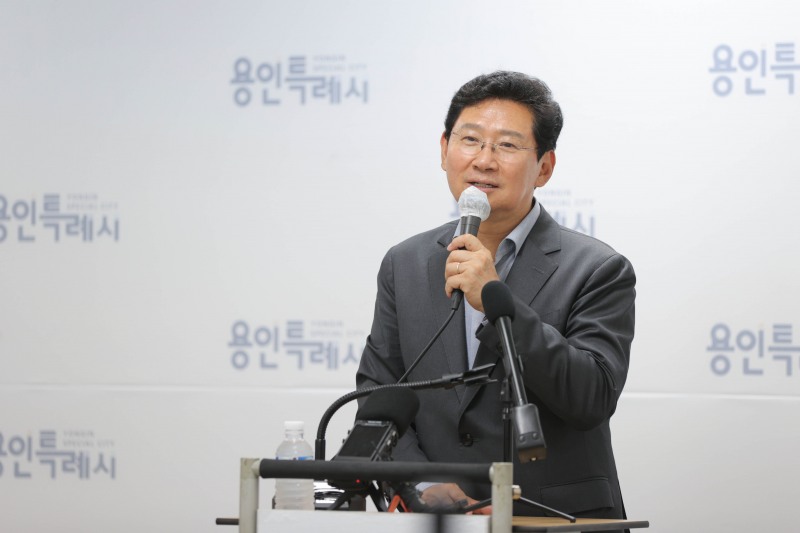 이상일 용인특례시장이 4일 당선기자회견을 하고 있다./용인시