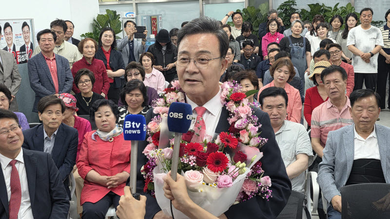 김성제 의왕시장 당선인이 당선 소감을 밝히고 있다./선거캠프