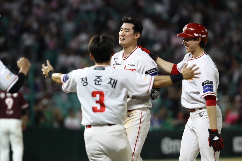 3일 키움 히어로즈전에서 13연패를 끊은 SSG 랜더스. / 사진=연합뉴스