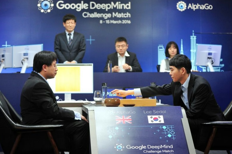 이세돌과 인공지능 알파고의 대국 모습