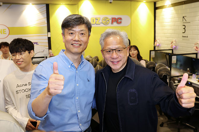 크래프톤 장병규 의장과 엔비디아 젠슨 황 CEO. 사진 제공 : 크래프톤
