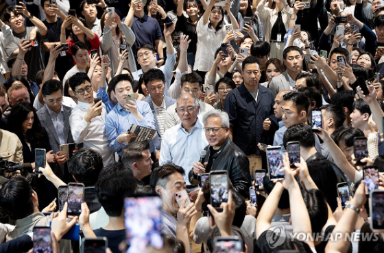 정의선의 ‘로봇투어’ … 젠슨 황, 현대차 미래를 보다