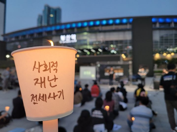 지난달 24일 부산 동구 부산역 광장에서 영남권 전세사기 피해자들이 '전세사기 특별법 촉구 개정 촉구 전국 동시다발 집회'를 열고 있다./영남권전세사기피해자연합대책위
