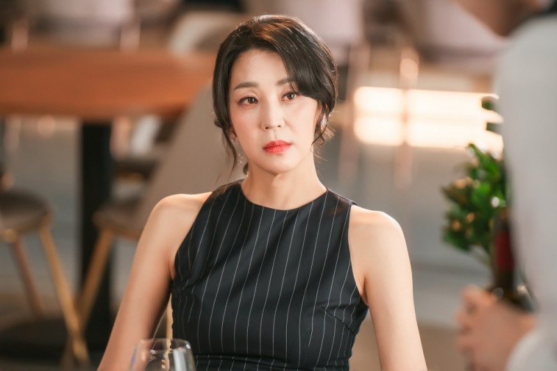 ‘가족관계증명서’ 한고은, 독보적 우아함으로 돌아왔다…대한민국 클래식계를 뒤흔든 첼리스트로 완벽 변신