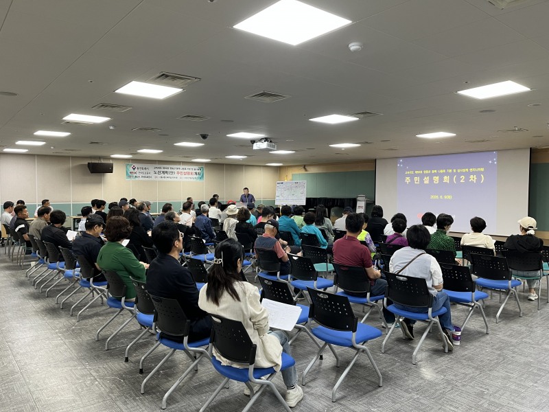지난 9일 기흥구청 다목적실에서 열린‘영동고속도로 (가칭)동백IC 설치사업’과 관련한 2차 주민설명회 모습. /용인시