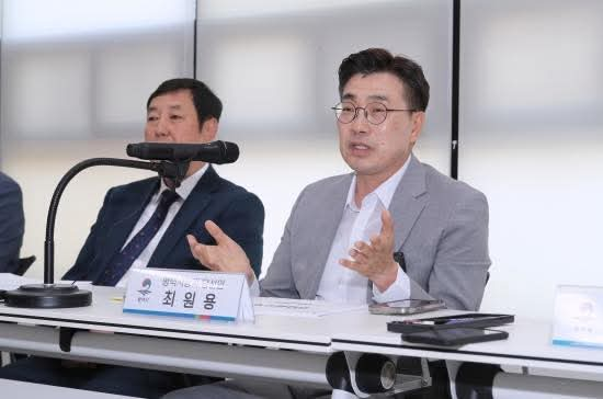 최원용 평택시장 당선인이 10일 인수위원회 출범식에서 인사말을 하고 있다. /인수위